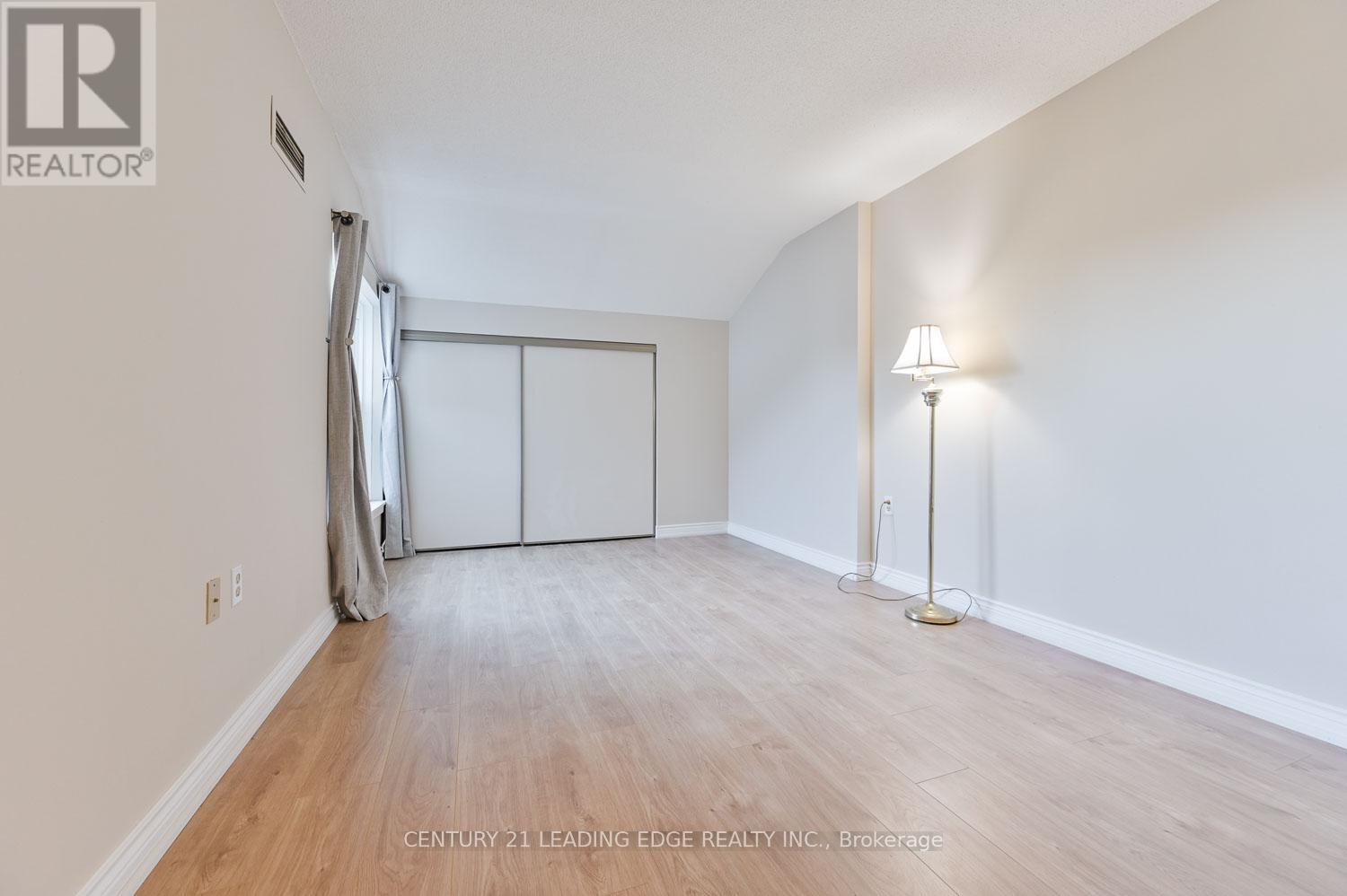 #PH2 100 ANNA RUSSELL WAY - 16
