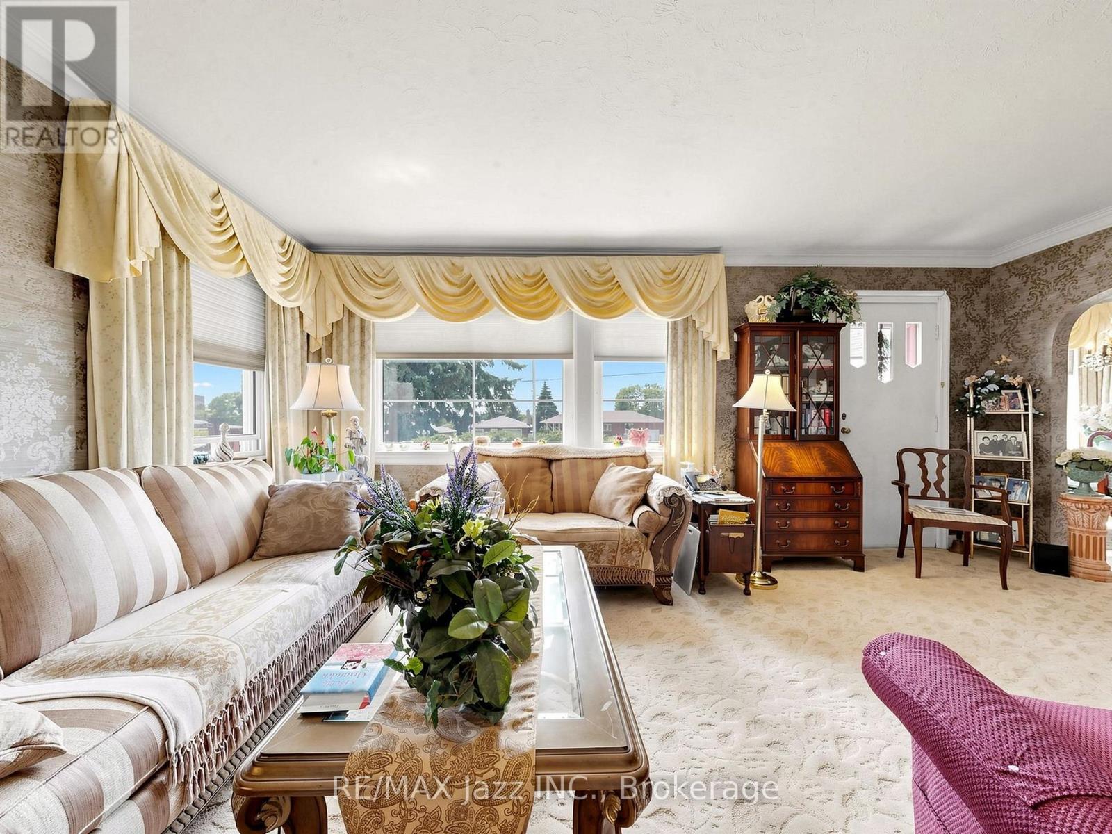 83 STEVENSON ROAD N - 9