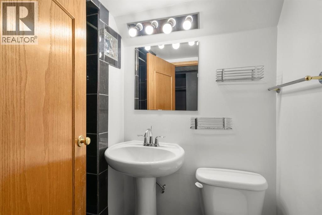 1404 18 Avenue NW - 33