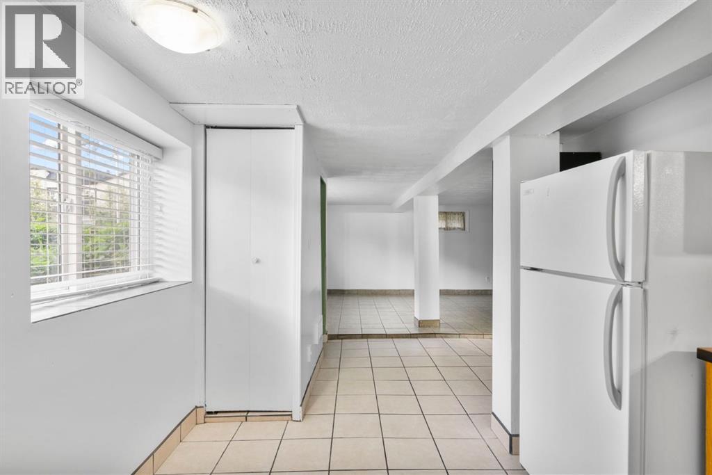 1404 18 Avenue NW - 32