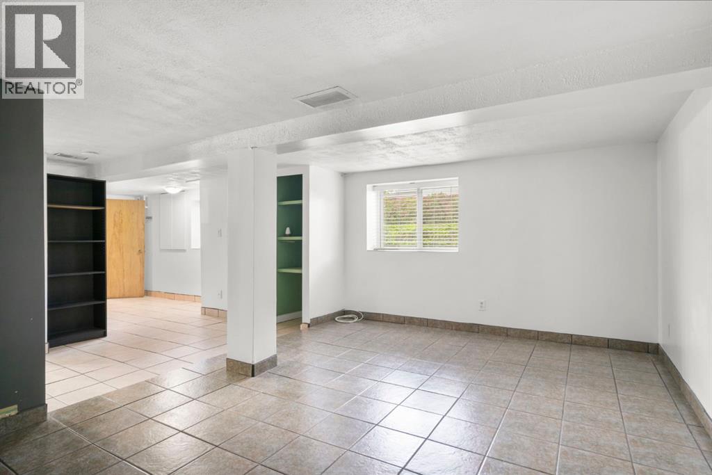1404 18 Avenue NW - 30