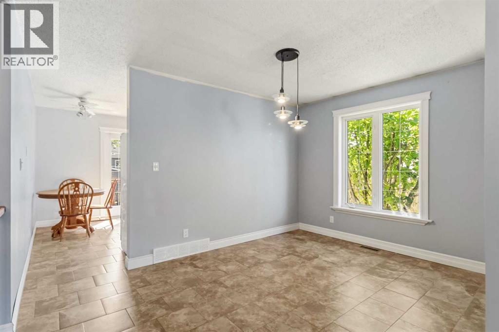 125 Oaks Crescent - 7