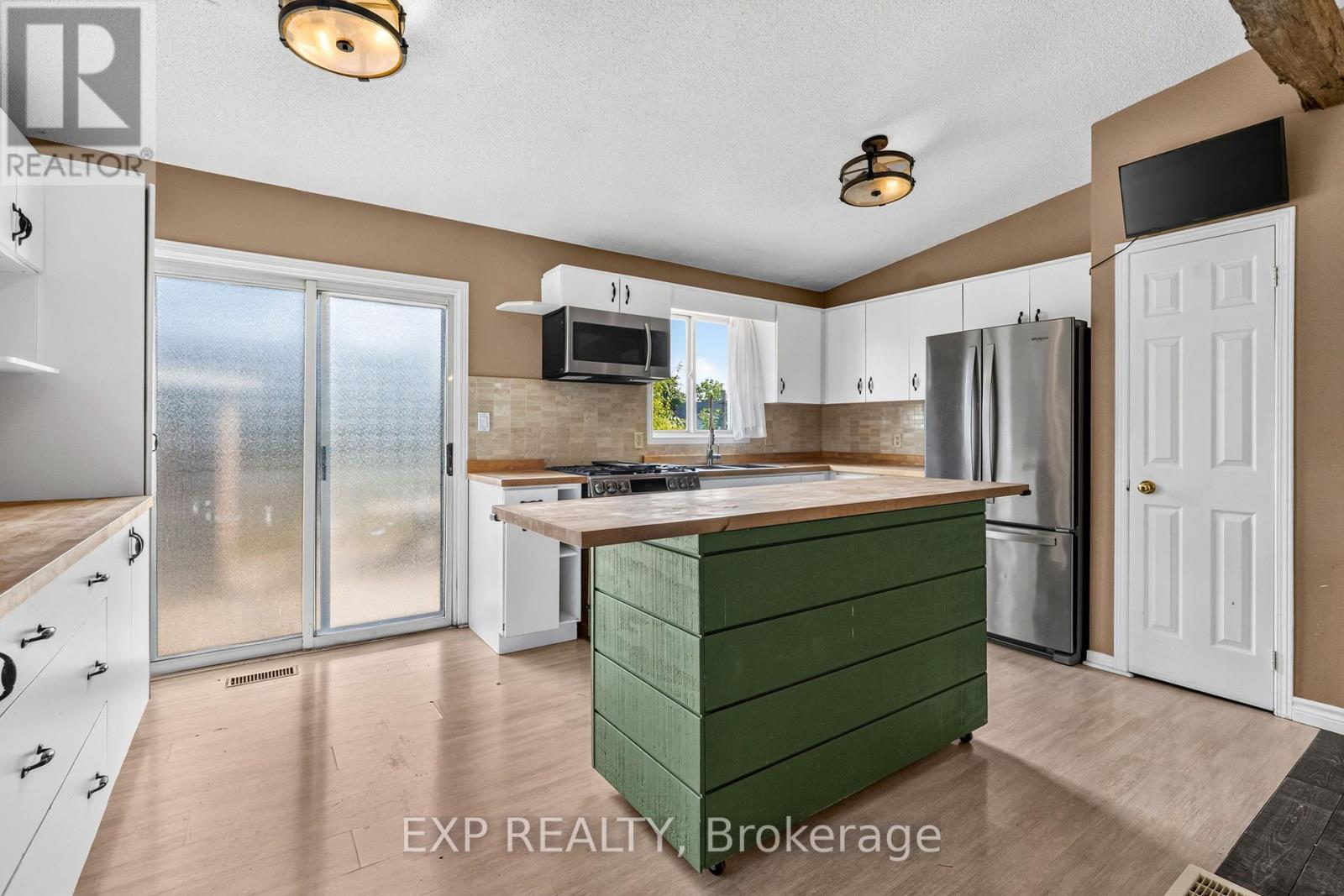 3209 YOUNG AVENUE - 5