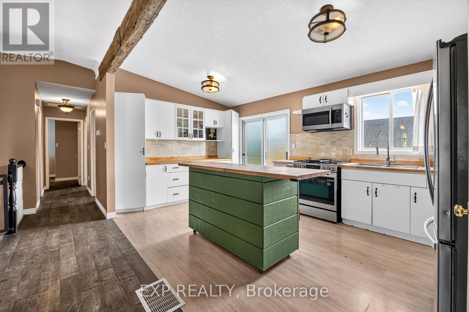 3209 YOUNG AVENUE - 6