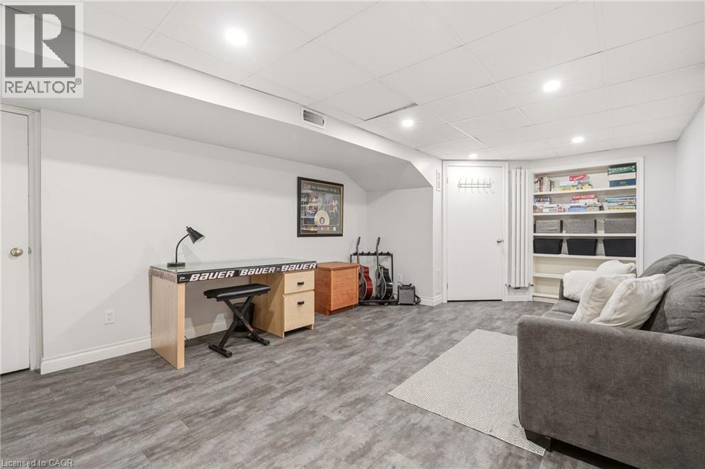 600 DEBORAH Crescent - 21