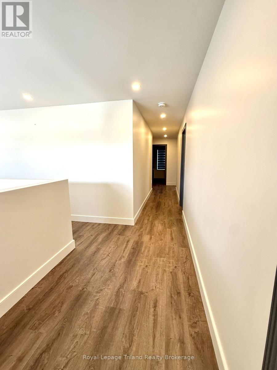 75 TRAILVIEW DRIVE - 18