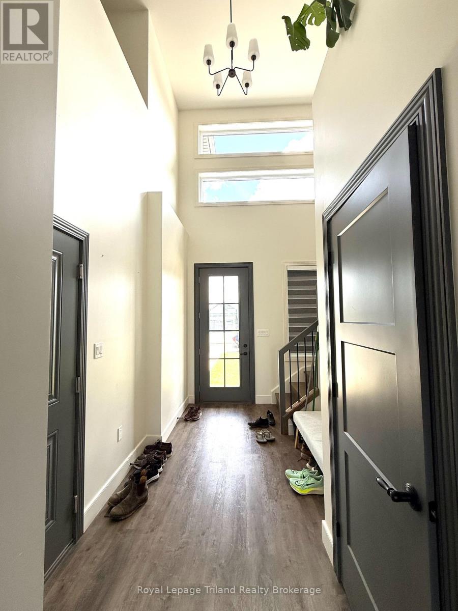 75 TRAILVIEW DRIVE - 2
