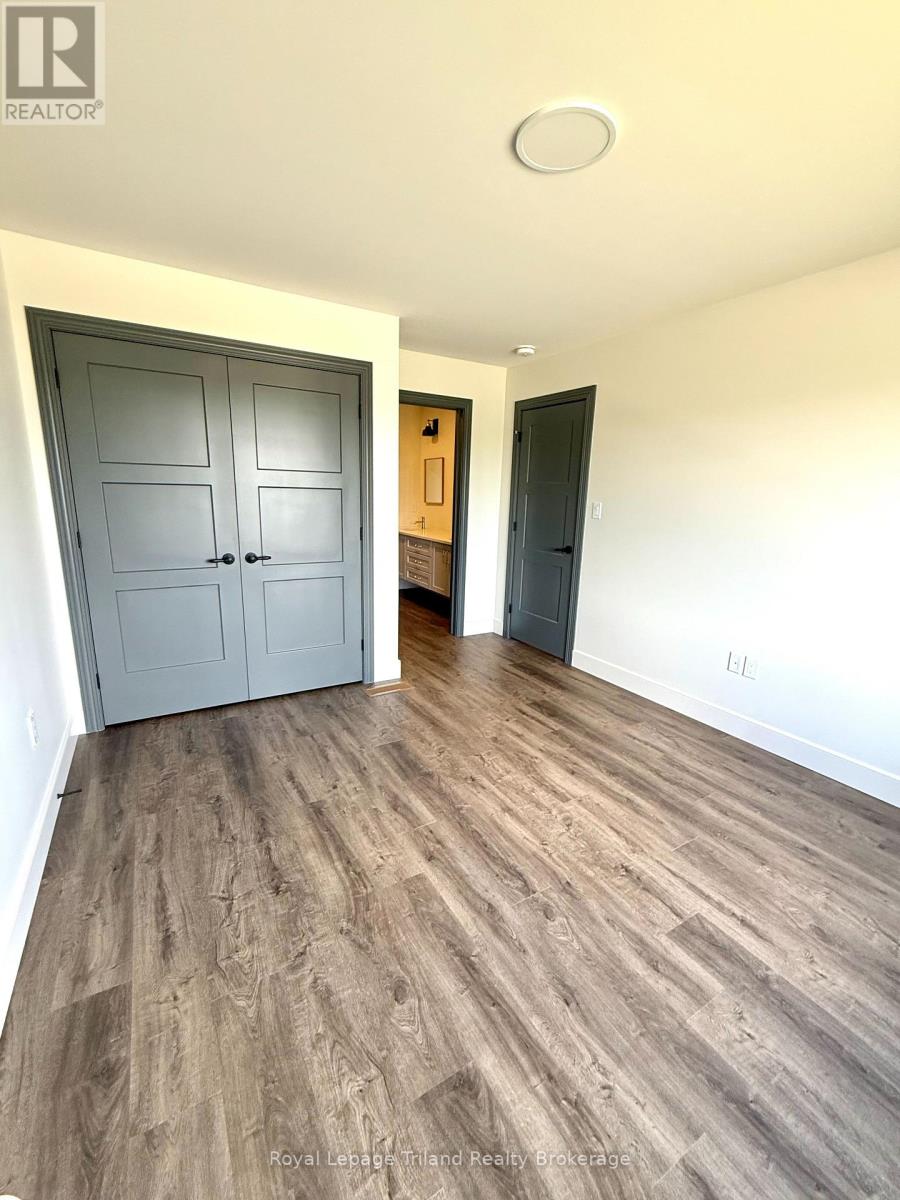 75 TRAILVIEW DRIVE - 23
