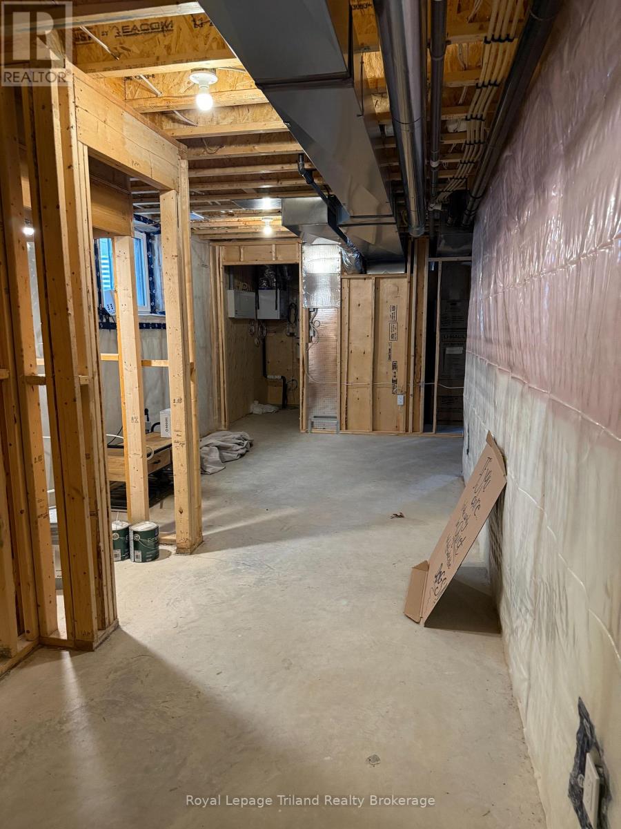 75 TRAILVIEW DRIVE - 32