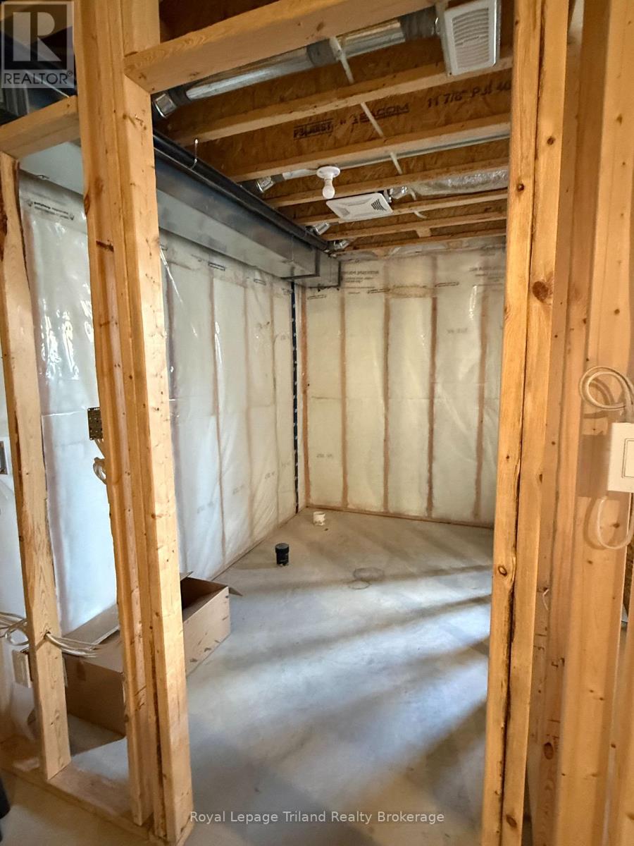 75 TRAILVIEW DRIVE - 34