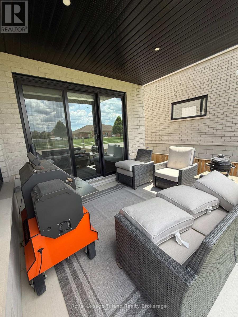 75 TRAILVIEW DRIVE - 36