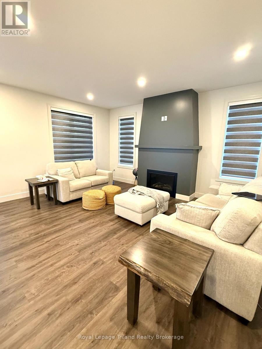 75 TRAILVIEW DRIVE - 7
