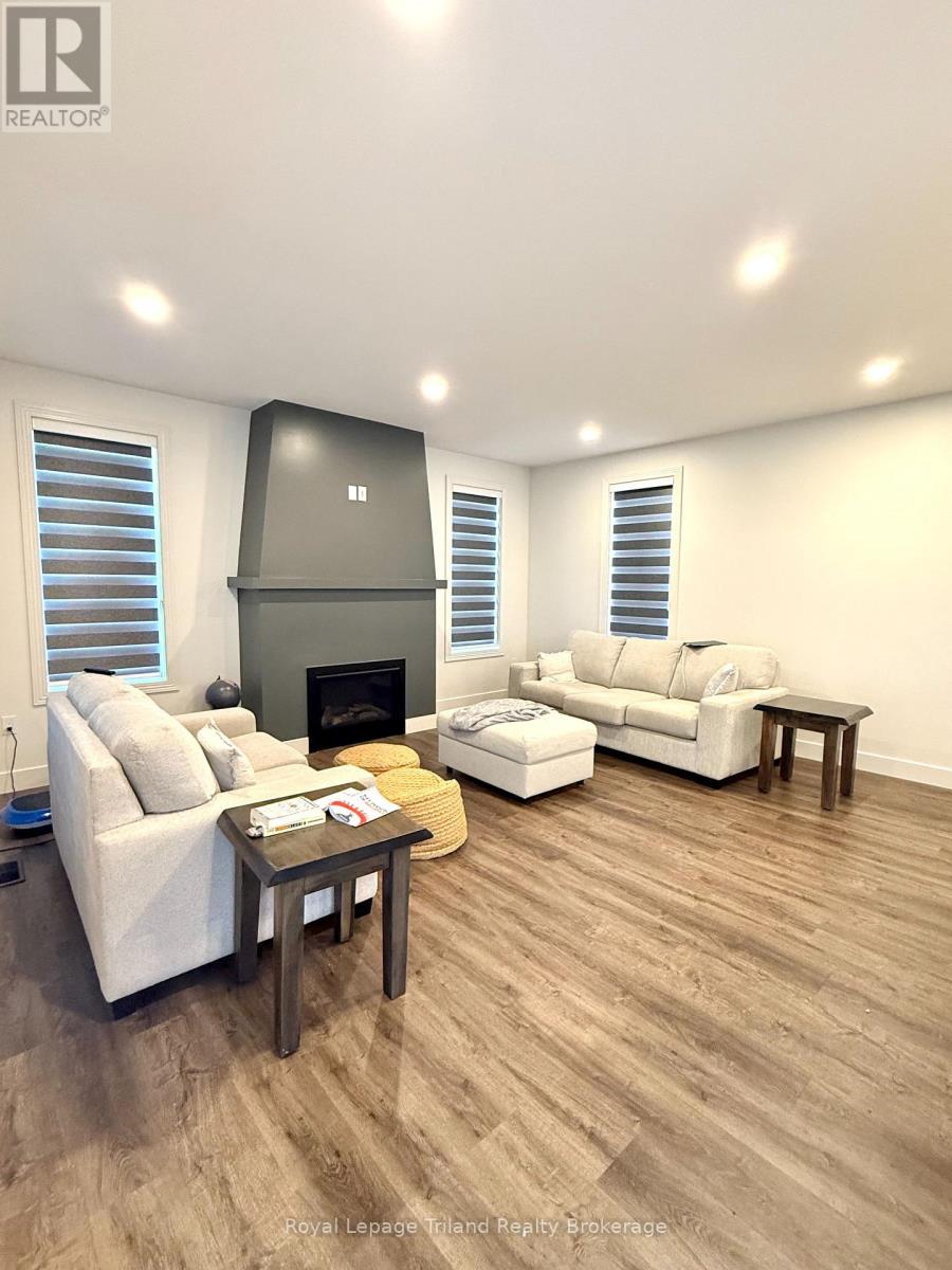 75 TRAILVIEW DRIVE - 8