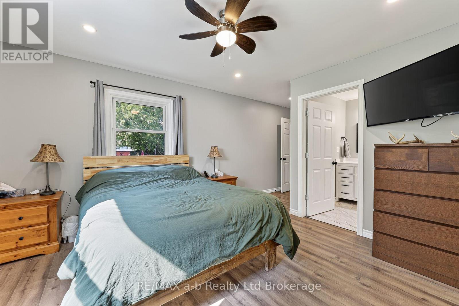 584112 BEACHVILLE ROAD - 25