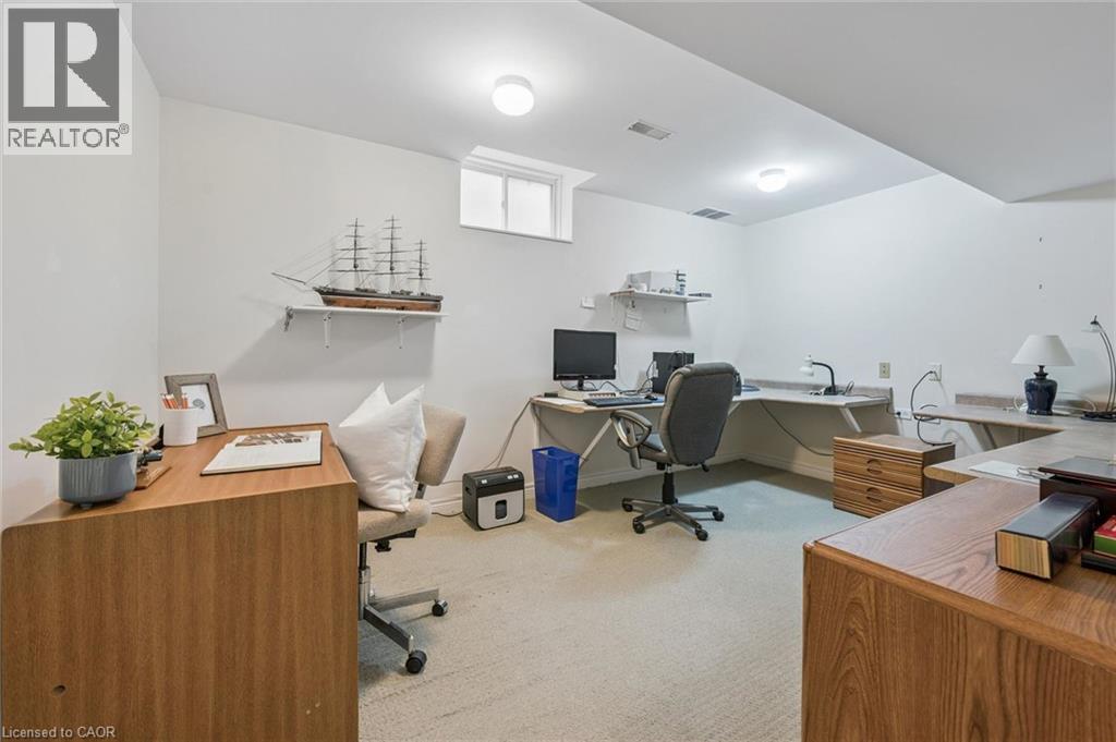 685 LANGLAW Drive - 34