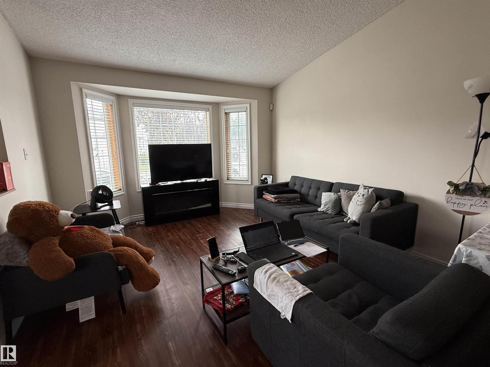 8025 15A AV NW - 3