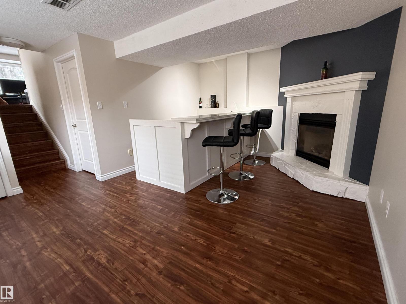 8025 15A AV NW - 10