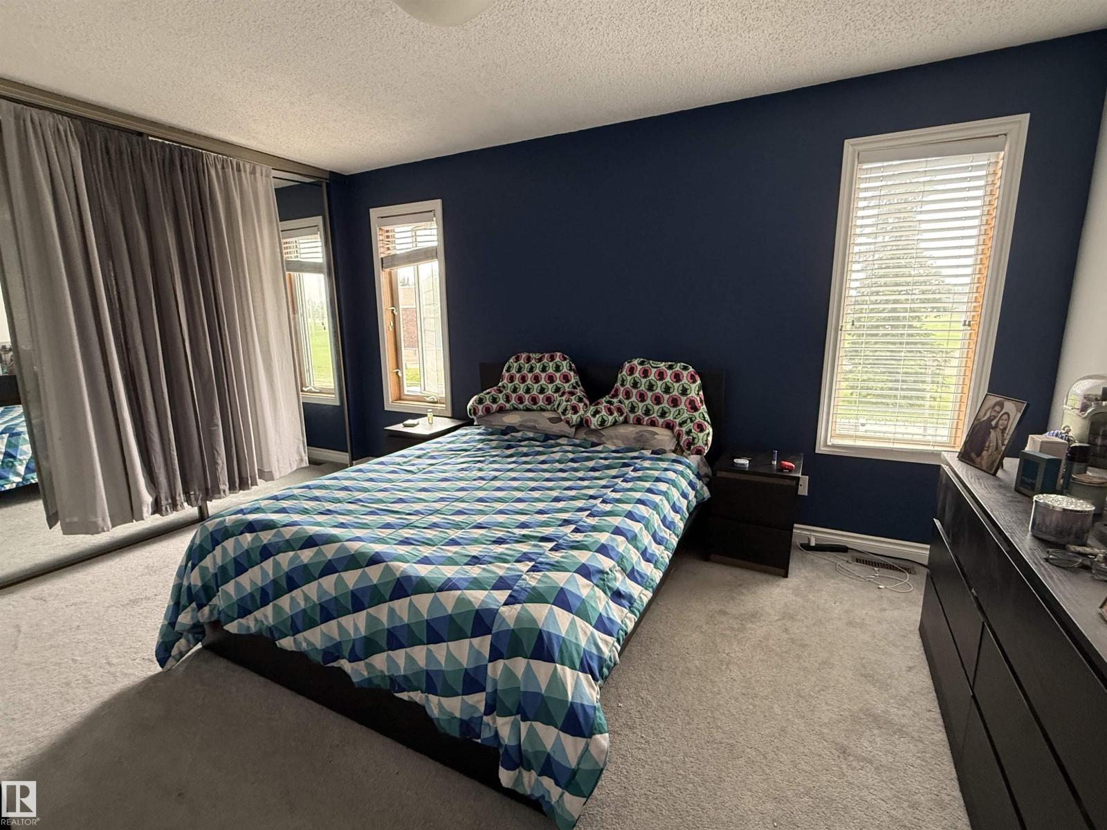 8025 15A AV NW - 5