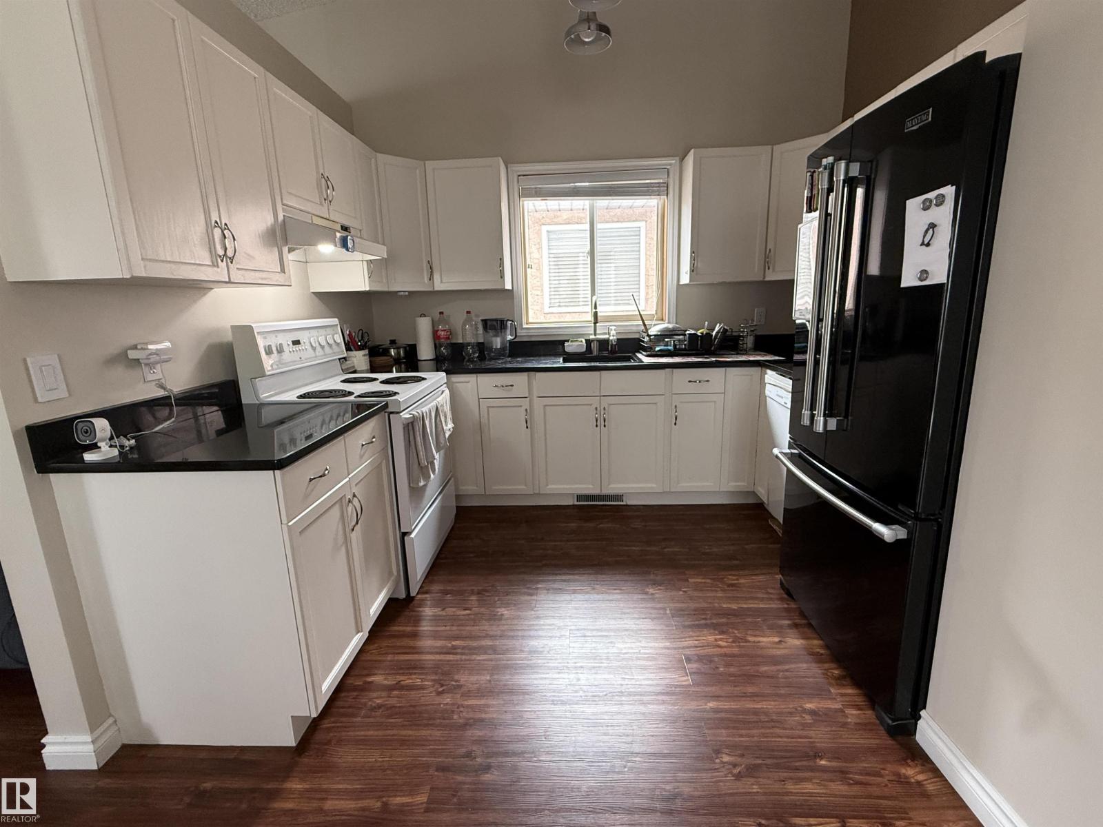 8025 15A AV NW - 4