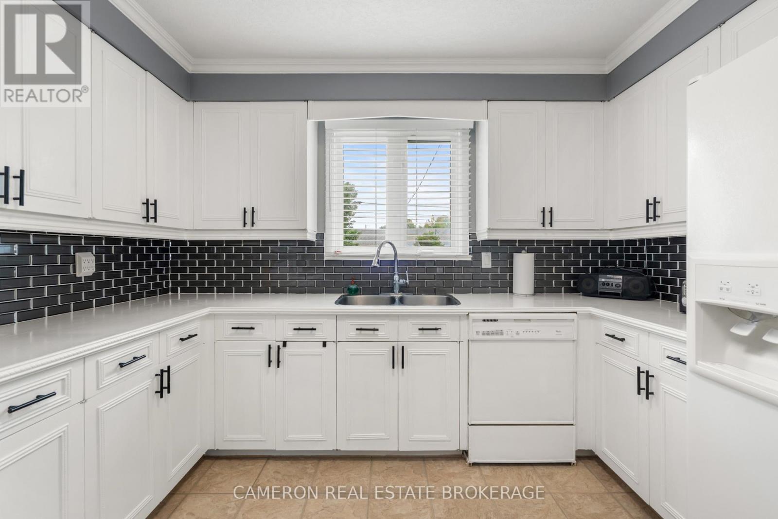 1495 SECOND STREET E - 10