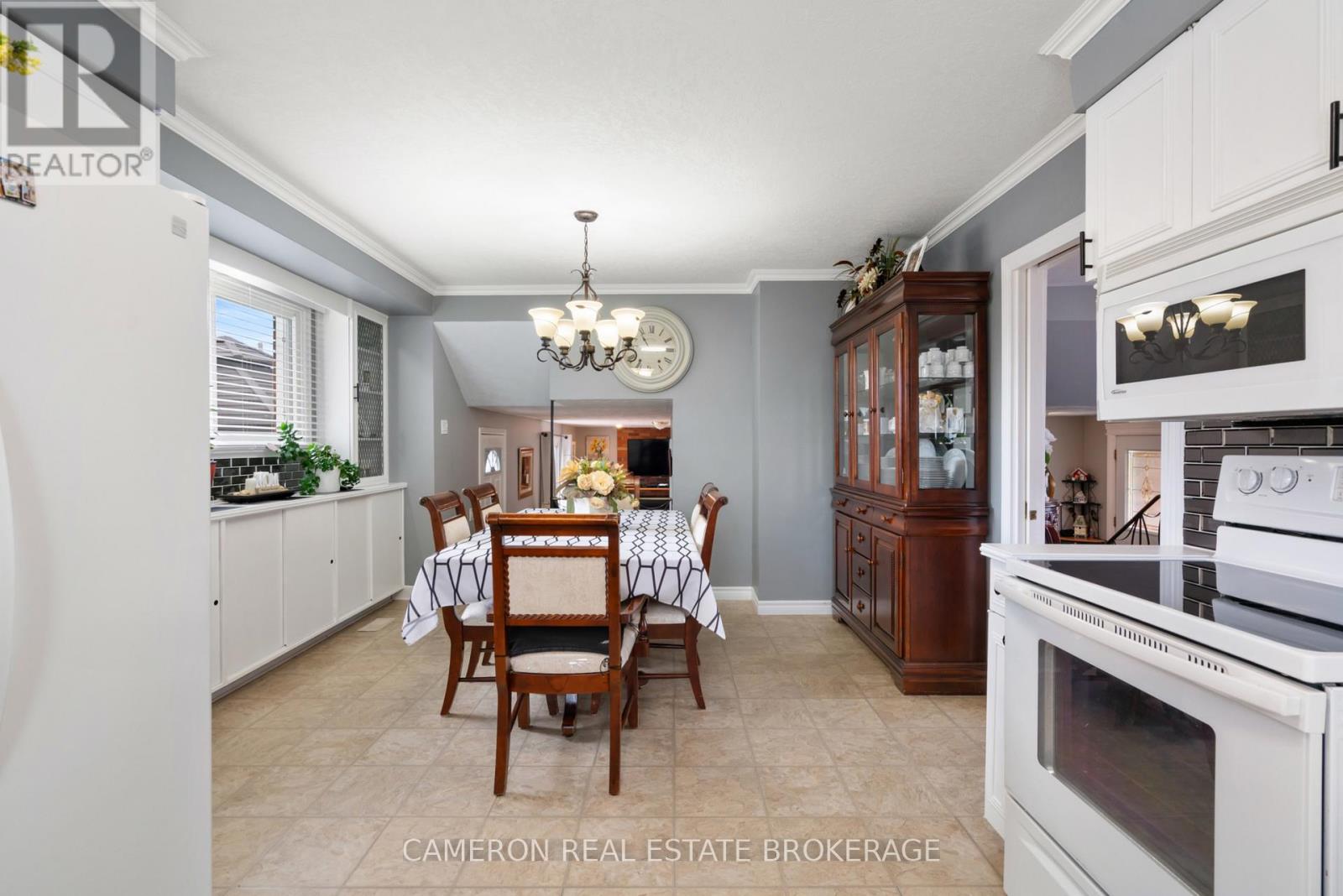 1495 SECOND STREET E - 11