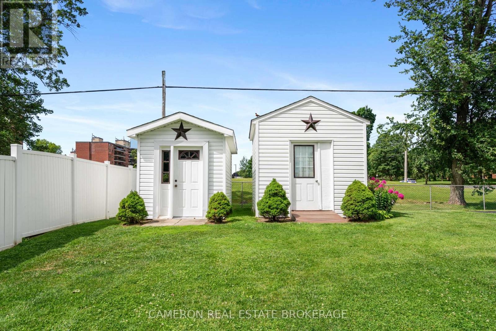 1495 SECOND STREET E - 21
