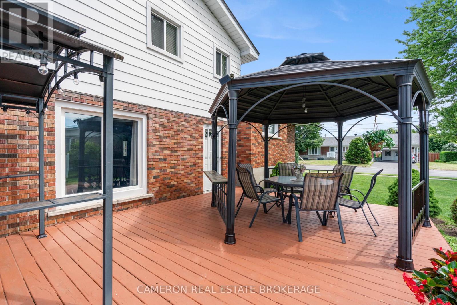 1495 SECOND STREET E - 22