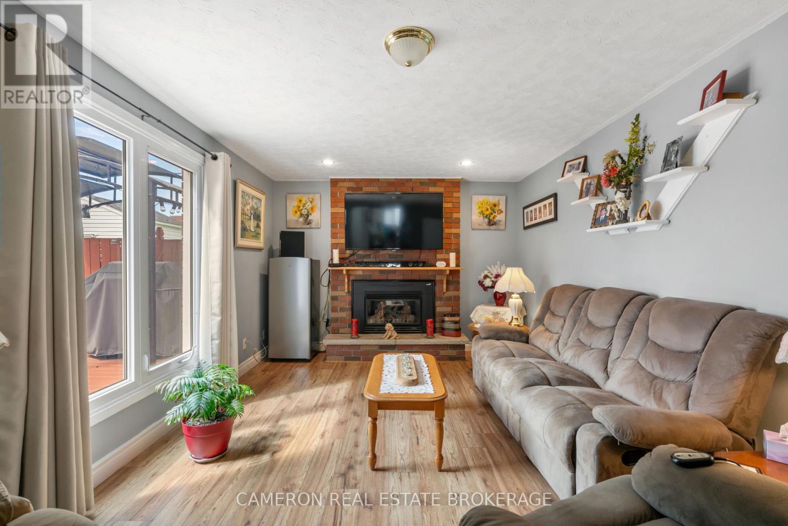 1495 SECOND STREET E - 5