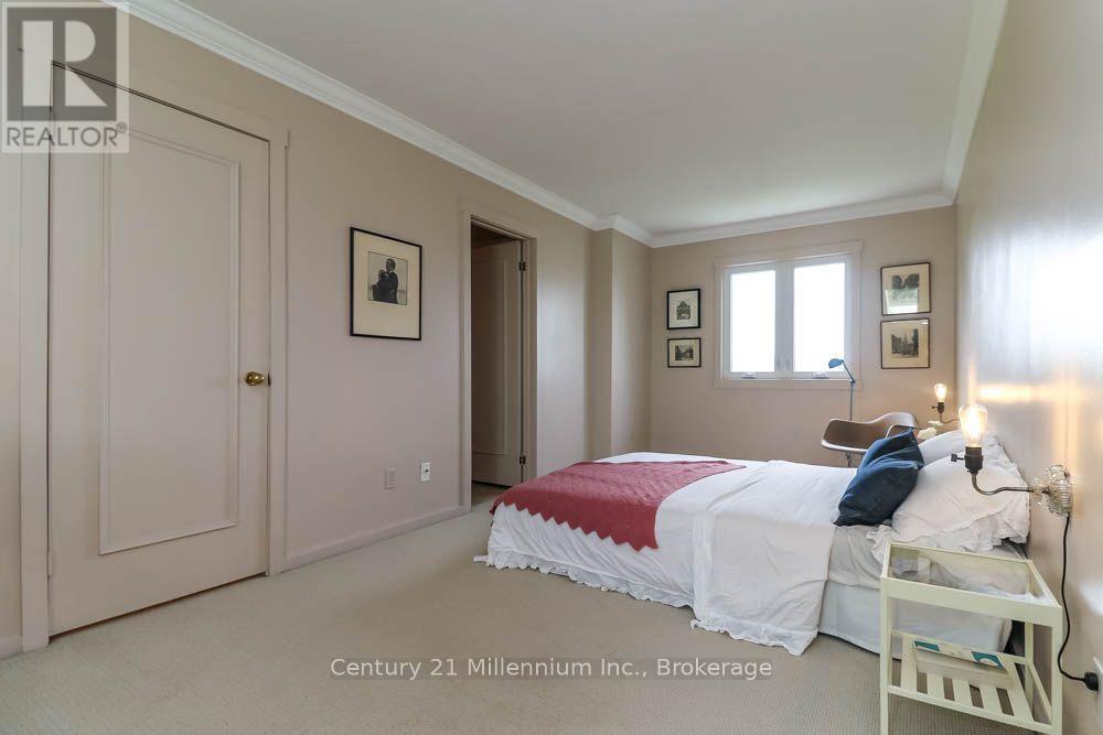#21 127 FAIRWAY CRESCENT - 14
