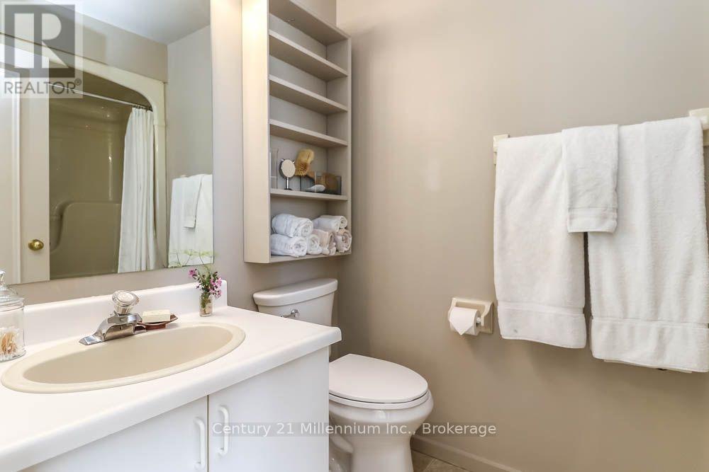 #21 127 FAIRWAY CRESCENT - 15