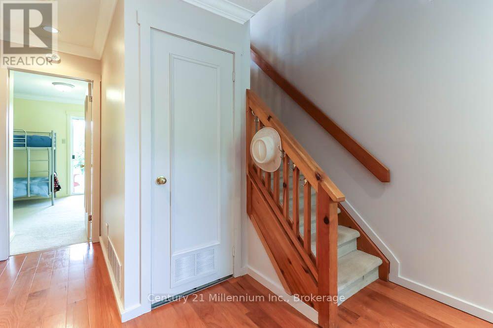 #21 127 FAIRWAY CRESCENT - 2