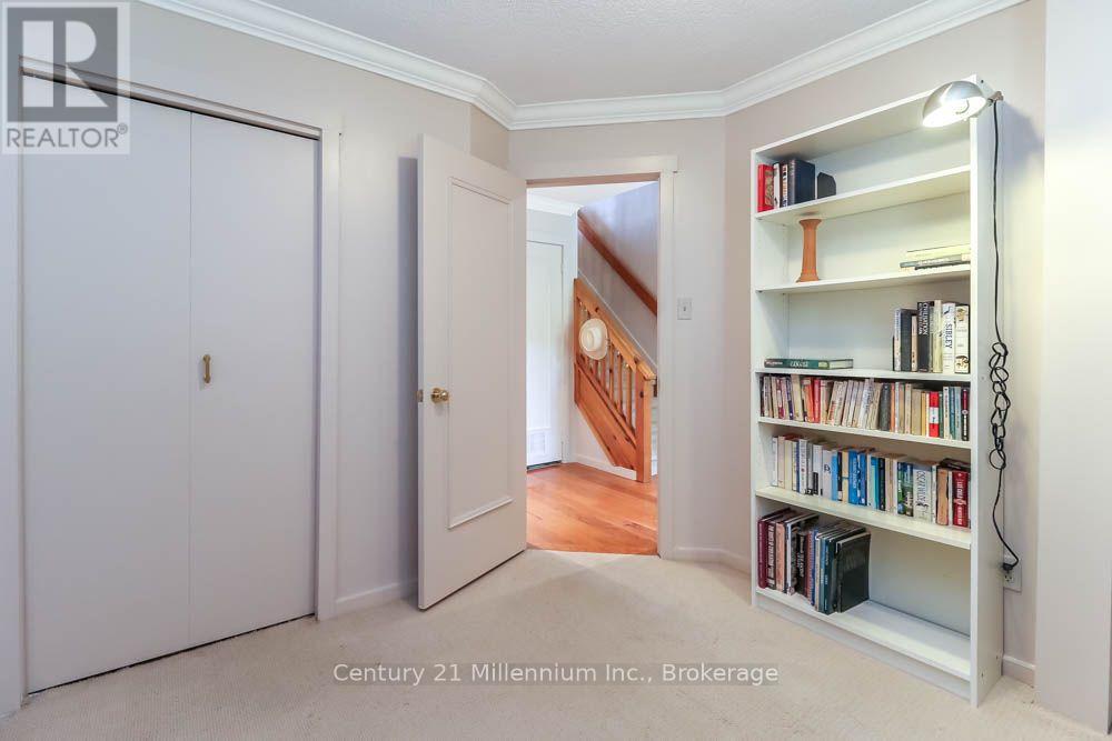 #21 127 FAIRWAY CRESCENT - 3