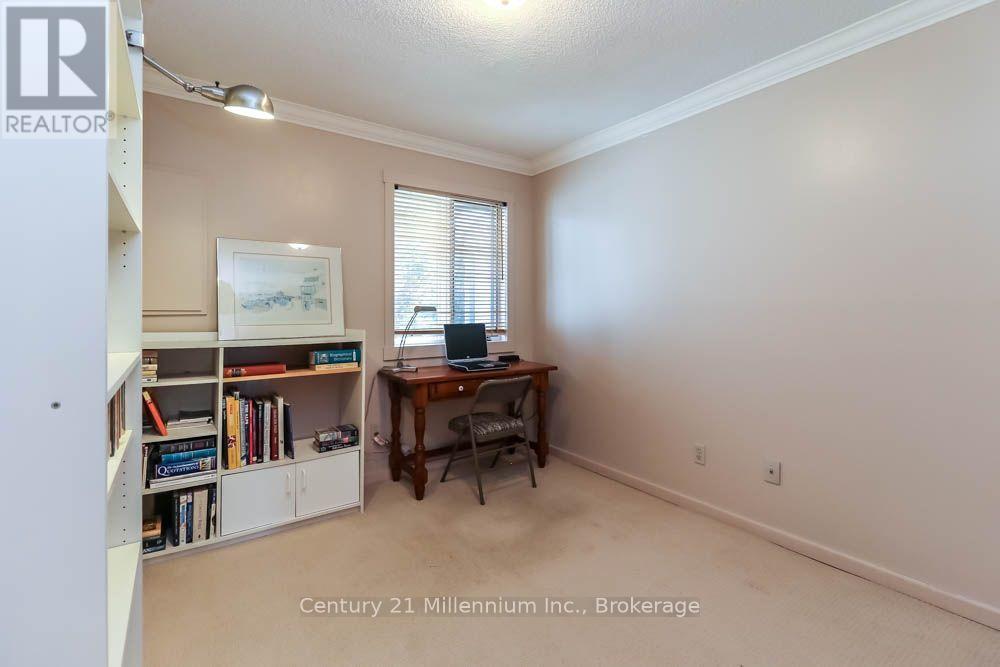 #21 127 FAIRWAY CRESCENT - 4