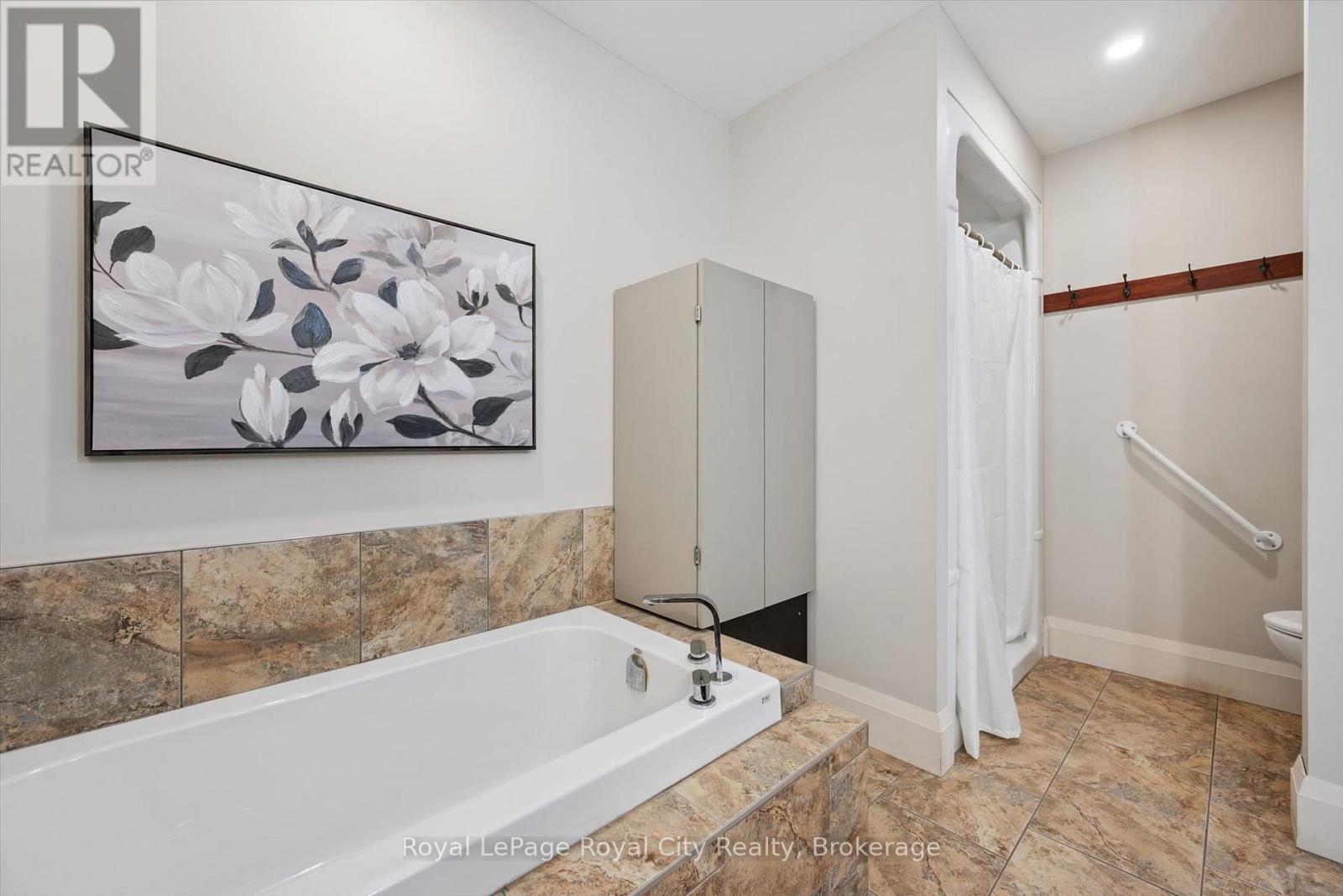 8060 WELLINGTON 18 ROAD - 24