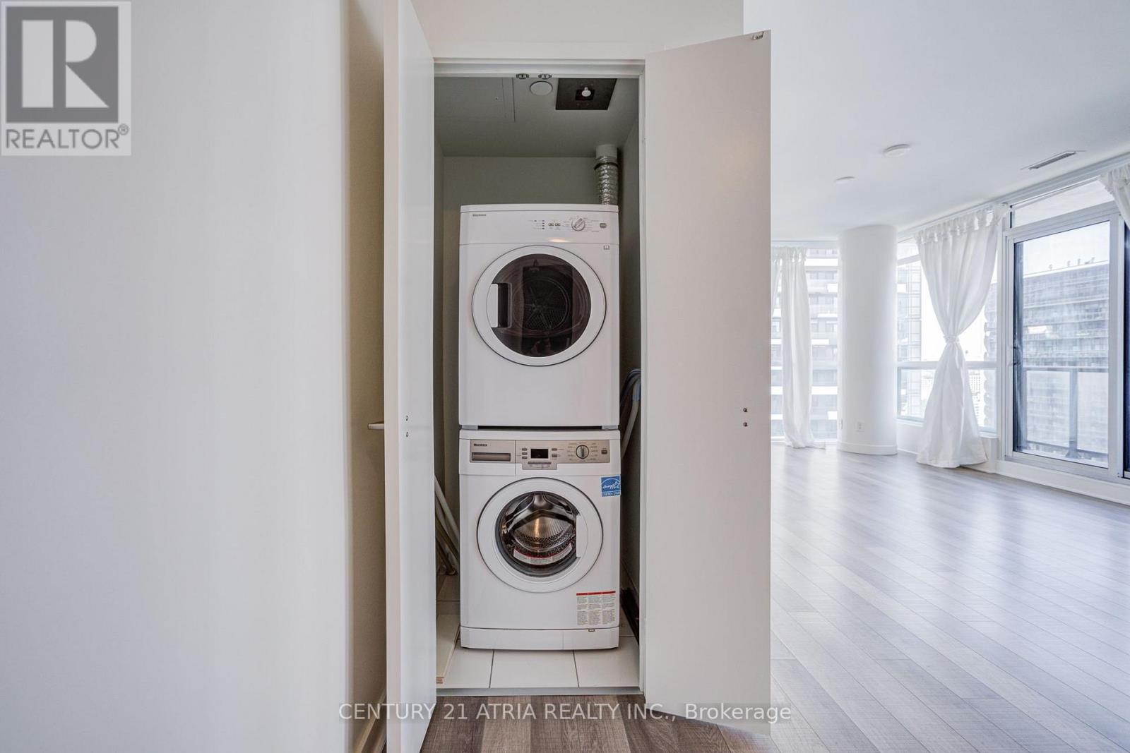#2404 290 ADELAIDE STREET W - 19