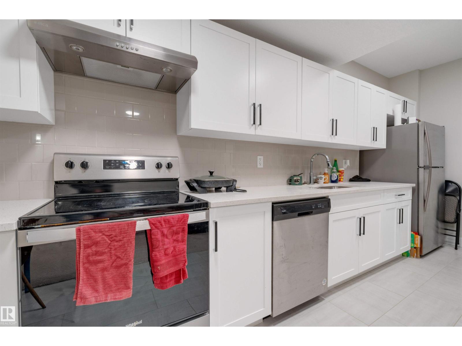 22916 95 AV NW - 25