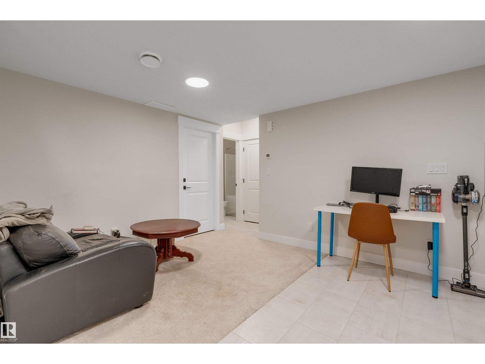 22916 95 AV NW - 26