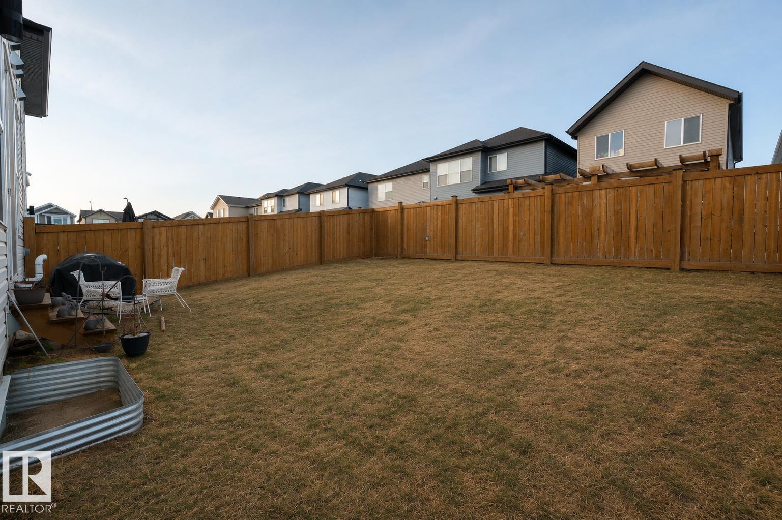 22916 95 AV NW - 33