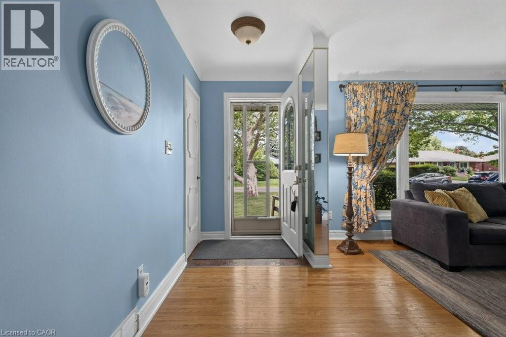 15 ROXANNE Drive - Image 4