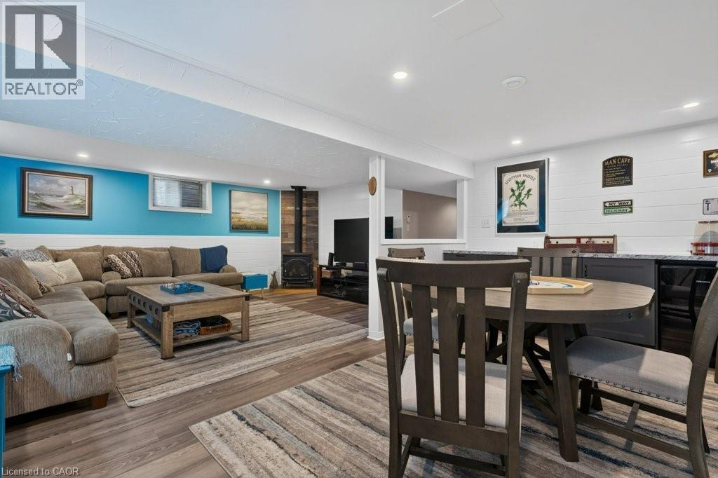 15 ROXANNE Drive - 22