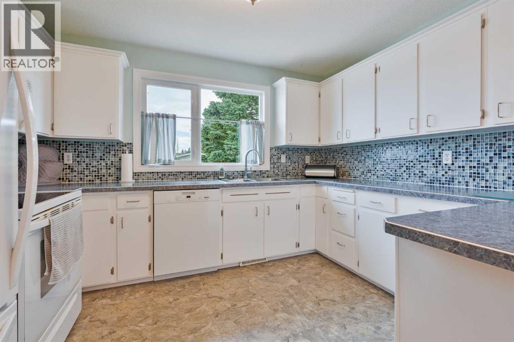 1102 Lakeview Drive S - Image 6