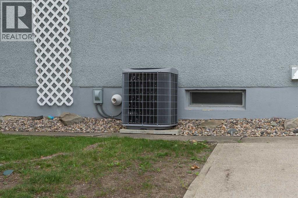 1102 Lakeview Drive S - Image 20