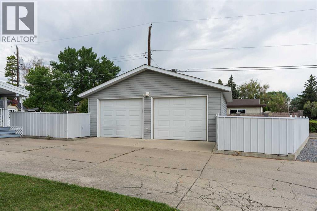 1102 Lakeview Drive S - Image 17