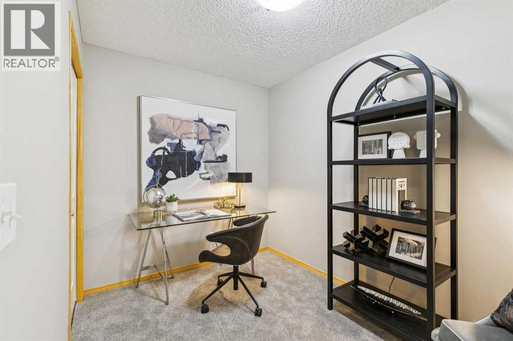 #106 7 Everridge Square SW - 15