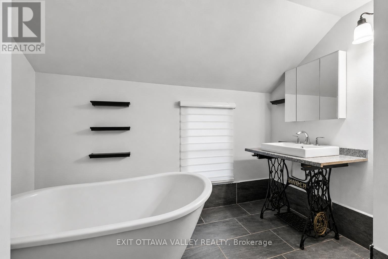 444 ISABELLA STREET - 15