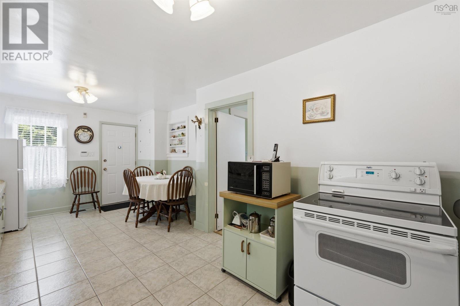 3360 Albert Street - 13