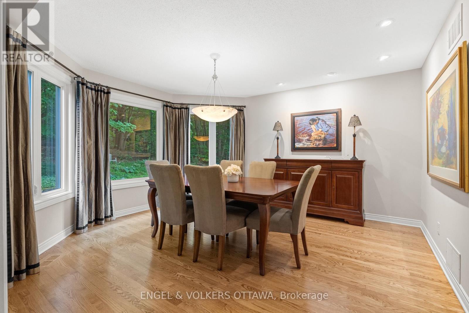 5596 SCOBIE CRESCENT - Image 10