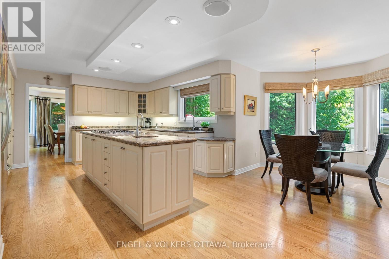 5596 SCOBIE CRESCENT - Image 12