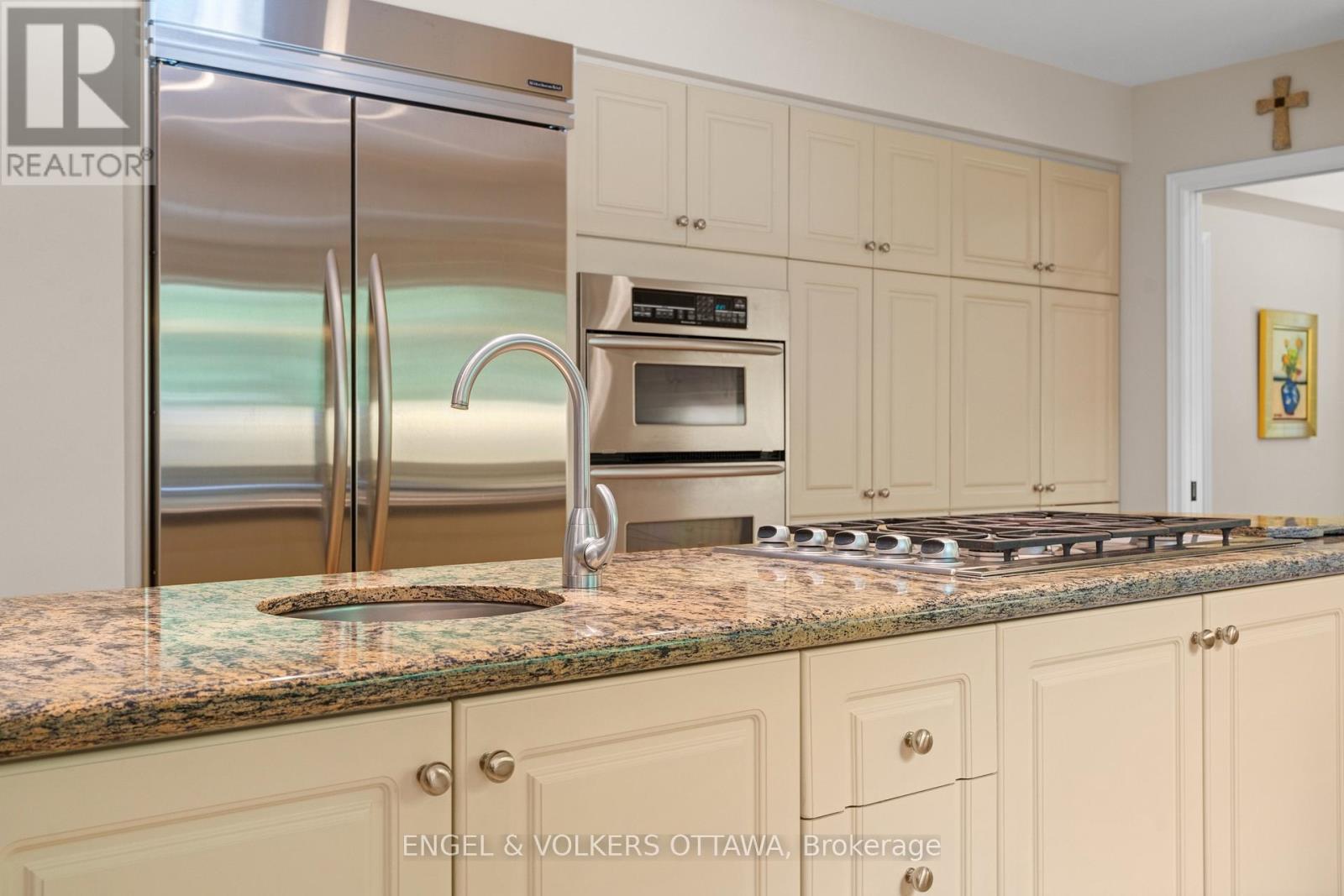5596 SCOBIE CRESCENT - Image 14