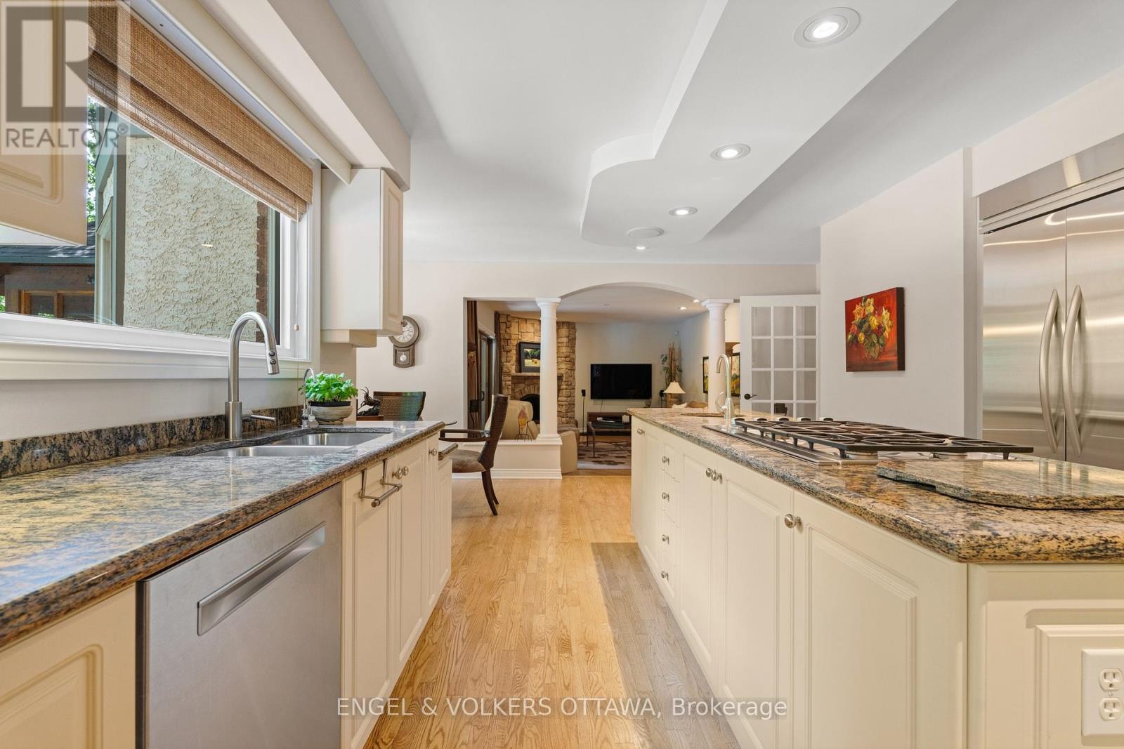5596 SCOBIE CRESCENT - Image 15